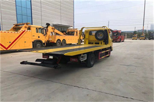 于洪区非事故拖车